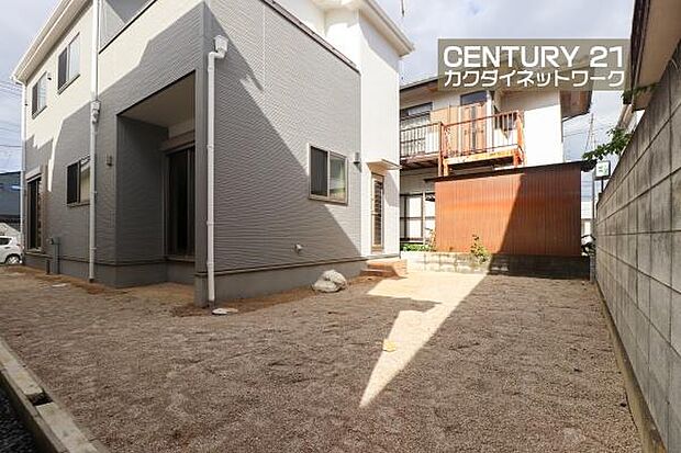 お庭では、家庭菜園などを楽しめます。