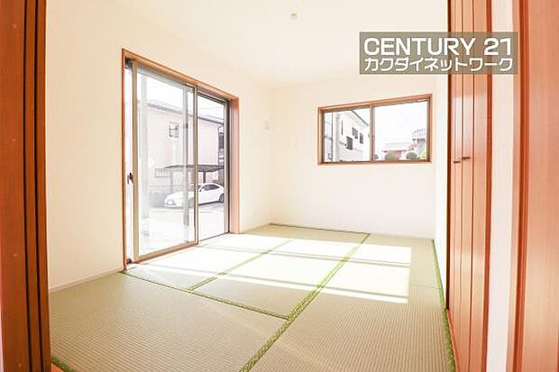 LDKに隣接しているのでお子様を遊ばせたりお昼寝させたりしながら家事を行えます。家族団らんや来客時の客間など多用途にお使いいただけるため、1室あると非常に便利ですね。