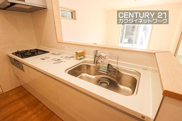 お食事の準備をしながら家族との会話が楽しめる対面キッチン。