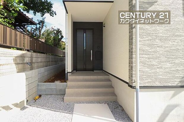 雨にも対応できる玄関です。