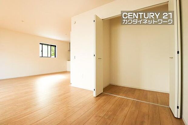 間仕切り対応可能ですので、1階にゲストルームを設けることもできます。