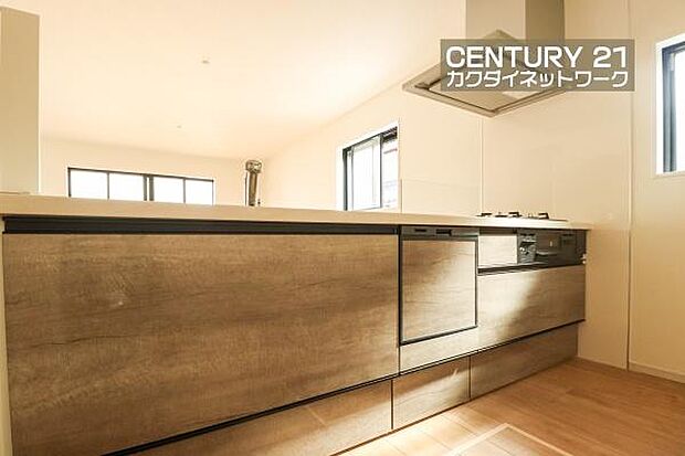 収納豊富なキッチンで、料理道具もきれいに収納。