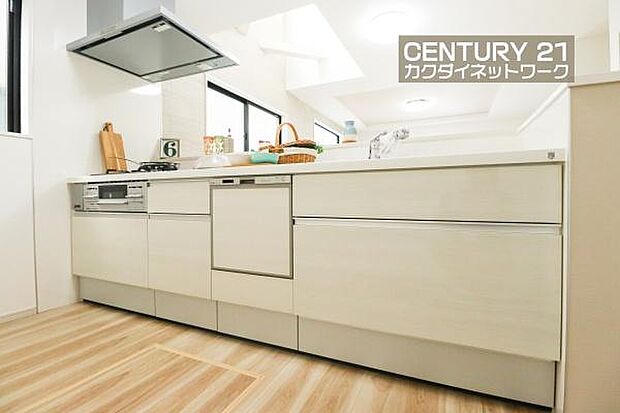 収納豊富なキッチンで、料理道具もきれいに収納。