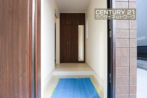 ミラー付きシューズBOXで玄関をきれいにお使いいただけます。