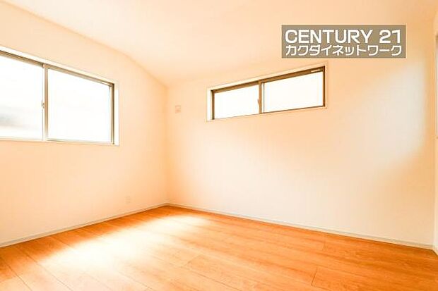 窓が2つあるだけで明るい印象です！