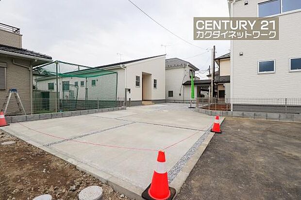 カースペース3台なので、3台所有やゲスト用スペースとして活用できます。スペースに余裕があるので乗り降りも楽ちんです。