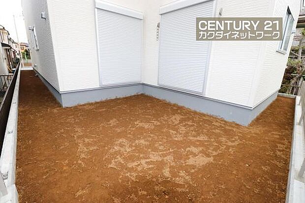 お庭では、家庭菜園などを楽しめます。