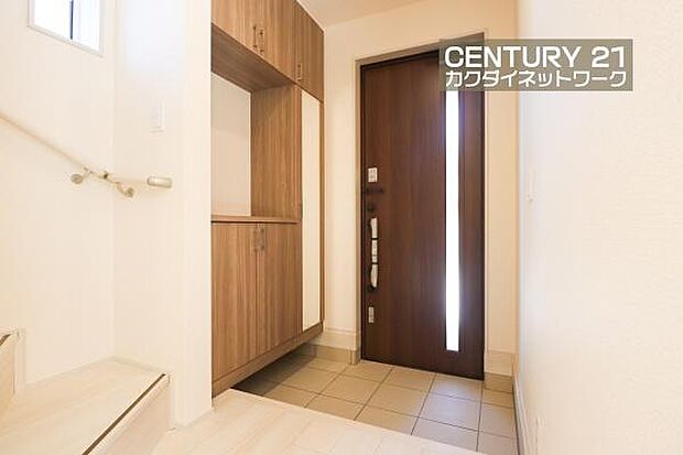 ミラー付きシューズBOXで玄関をきれいにお使いいただけます。