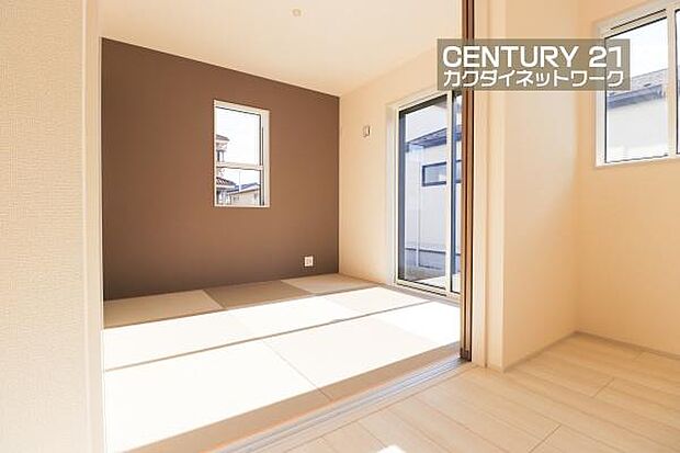 LDKに隣接しているのでお子様を遊ばせたりお昼寝させたりしながら家事を行えます。家族団らんや来客時の客間など多用途にお使いいただけるため、1室あると非常に便利ですね。