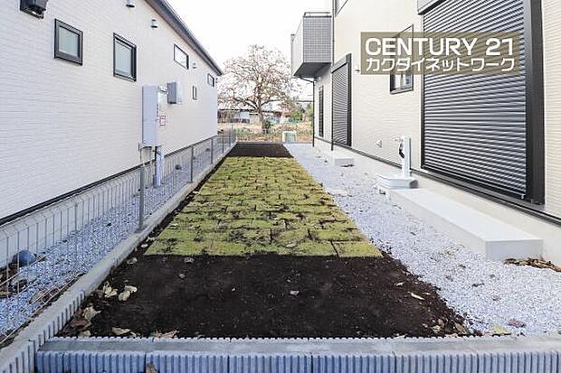 お庭では、家庭菜園などを楽しめます。