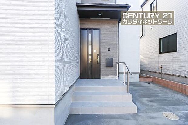 雨にも対応できる玄関です。