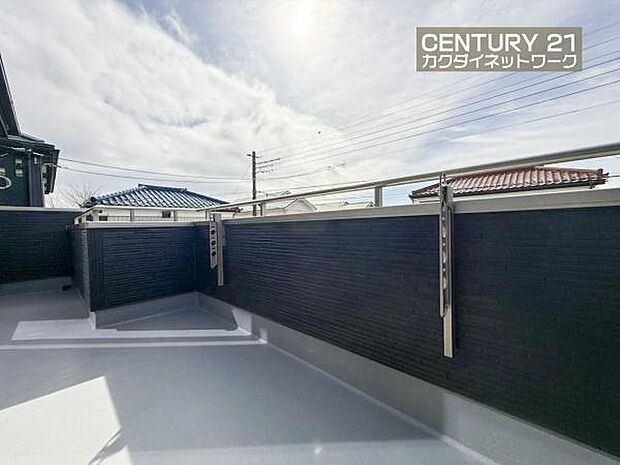 充分な広さが確保されたバルコニー。