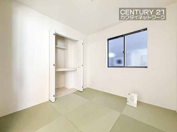 LDKに隣接しているのでお子様を遊ばせたりお昼寝させたりしながら家事を行えます。