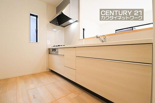 収納豊富なキッチンで、料理道具もきれいに収納。