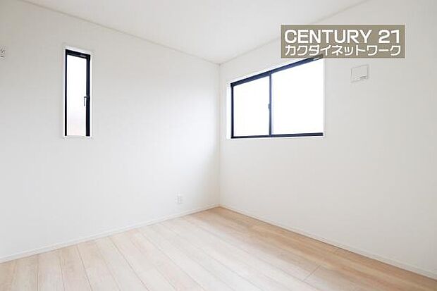 窓が2つあるだけで明るい印象です!