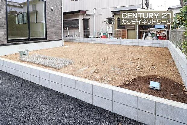 お庭では、家庭菜園などを楽しめます。