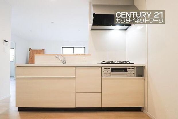 収納豊富なキッチンで、料理道具もきれいに収納。