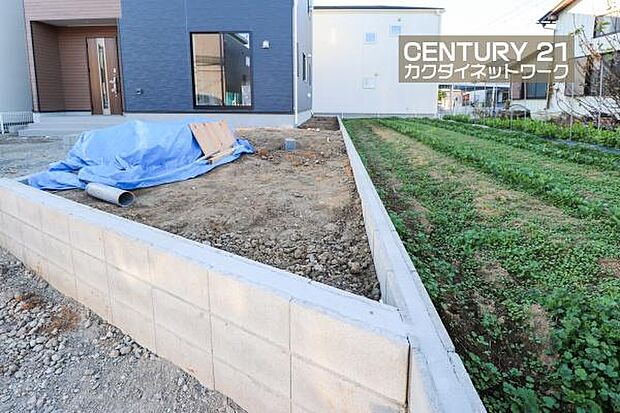 お庭では、家庭菜園などを楽しめます。