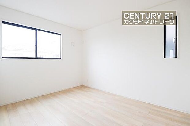 窓が2つあるだけで明るい印象です!