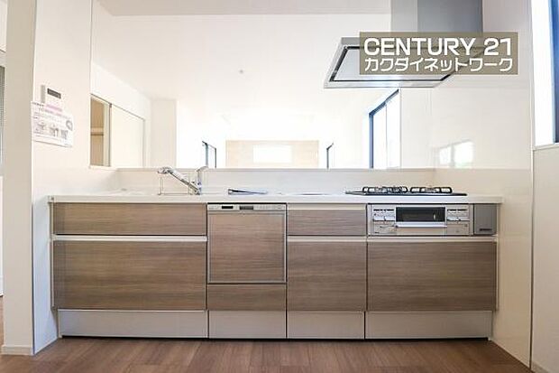 収納豊富なキッチンで、料理道具もきれいに収納。