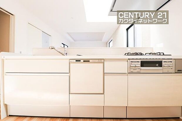 収納豊富なキッチンで、料理道具もきれいに収納。