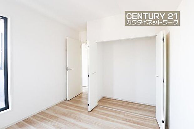 洋服や本を収納できるので、お部屋をすっきり広々と使うことができます。