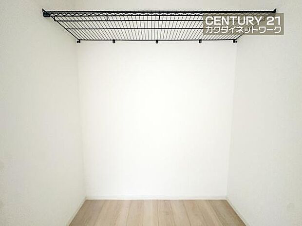 洋服や本を収納できるので、お部屋をすっきり広々と使うことができます。