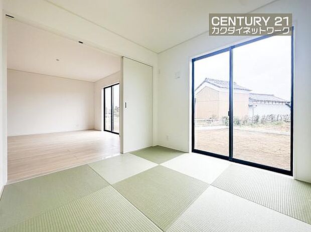 LDKに隣接しているのでお子様を遊ばせたりお昼寝させたりしながら家事を行えます。