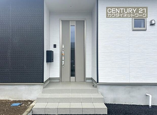 外観に合わせたオシャレな玄関。