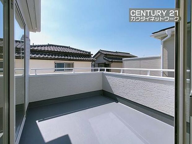 充分な広さが確保されたバルコニー。