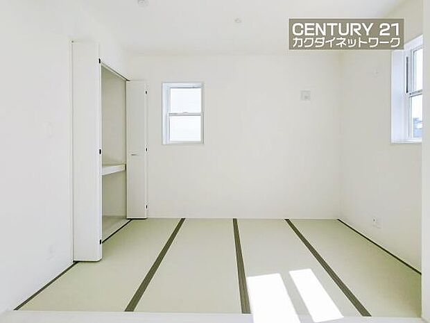 LDKに隣接しているのでお子様を遊ばせたりお昼寝させたりしながら家事を行えます。