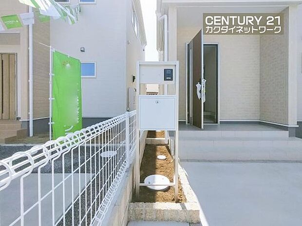 外観に合わせたオシャレなポストユニット。