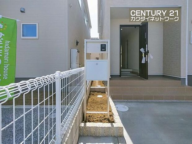 外観に合わせたオシャレなポストユニット。