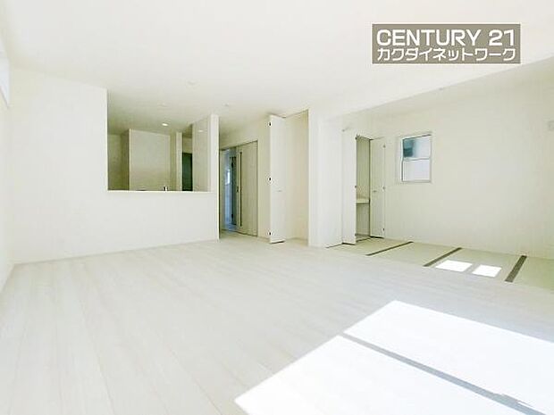 開放的なリビングダイニングには自然と家族みんなが集まってきます。