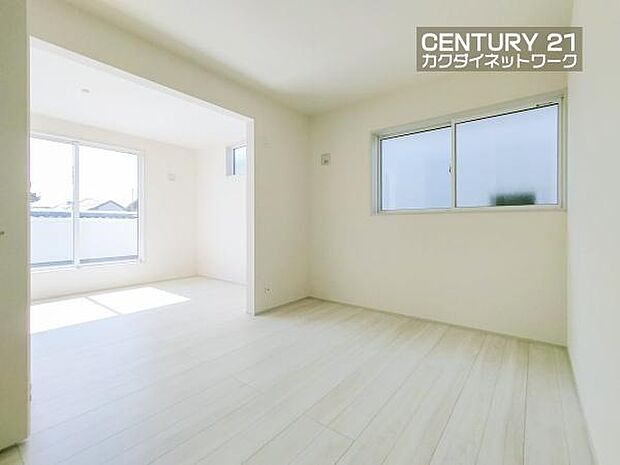 間仕切りをつくり2部屋に分けることが可能です。