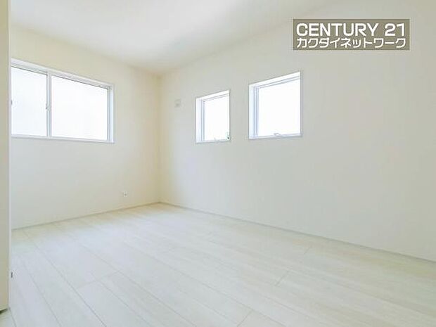 風通しもよいお部屋なので天気の良い日は是非窓を開けて空気の入替をしてみるのはいかがでしょうか。