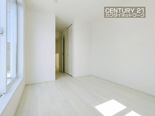 住まう方でカスタマイズしていただけるシンプルなデザインの内装。