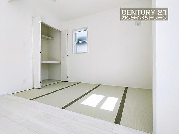 LDKに隣接しているのでお子様を遊ばせたりお昼寝させたりしながら家事を行えます。