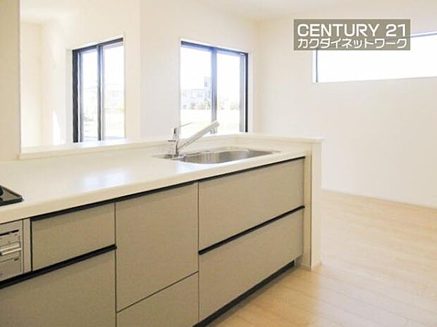 落ち着いたデザインのキッチンでお料理を。