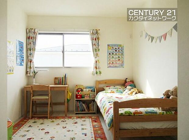 温もり溢れるカラーの床材が見事に調和した本邸宅。※家具はイメージです。