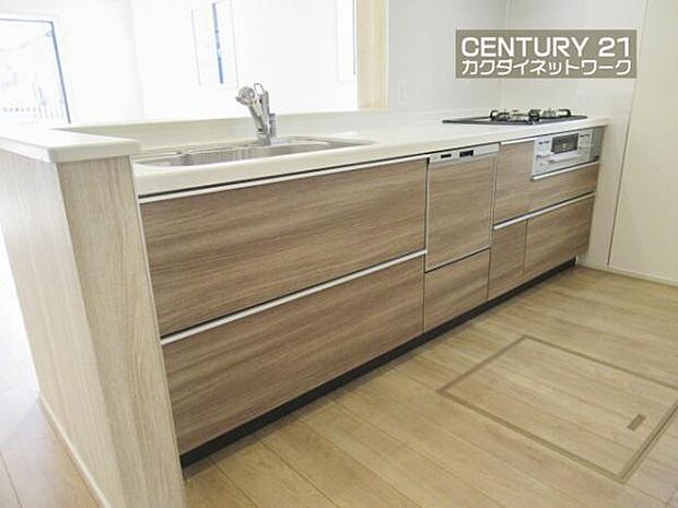 収納豊富なキッチンで、料理道具もきれいに収納。