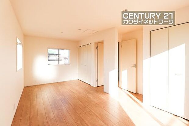 間仕切りをつくり2部屋に分けることが可能です。