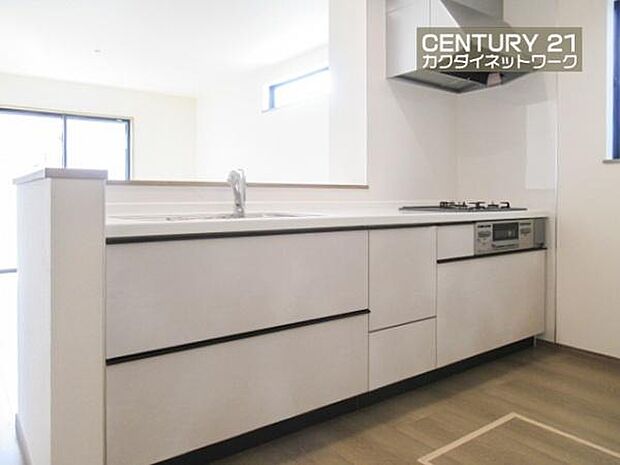 収納豊富なキッチンで、料理道具もきれいに収納。