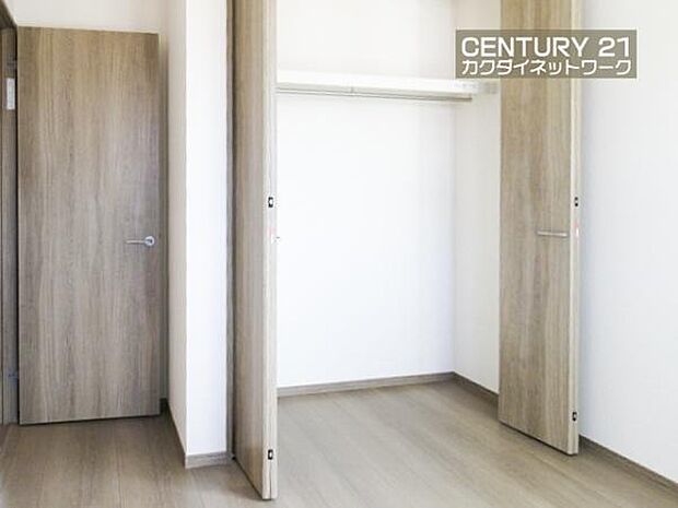 洋服や本を収納できるので、お部屋をすっきり広々と使うことができます。