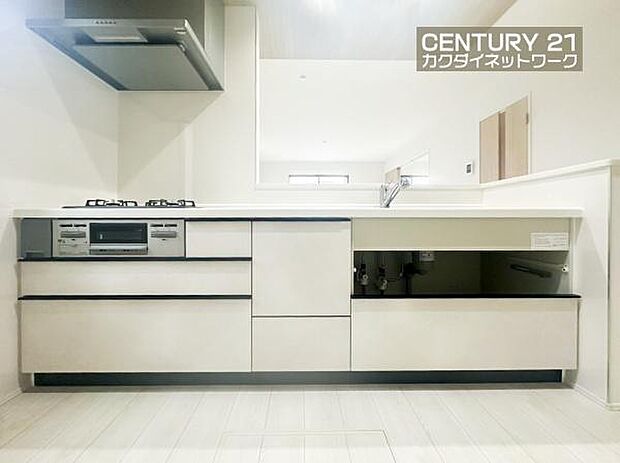 収納豊富なキッチンで、料理道具もきれいに収納。