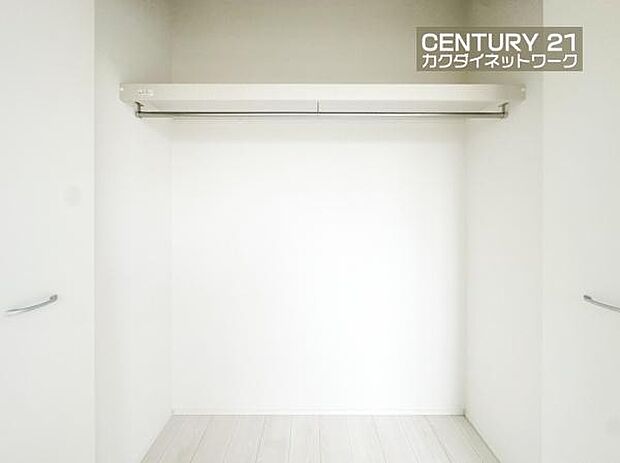 洋服や本を収納できるので、お部屋をすっきり広々と使うことができます。