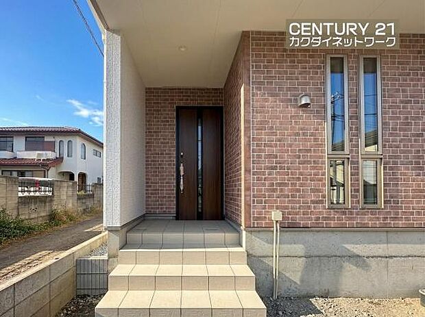 雨にも対応できる玄関です。