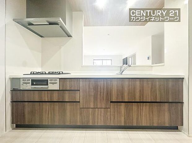 収納豊富なキッチンで、料理道具もきれいに収納。