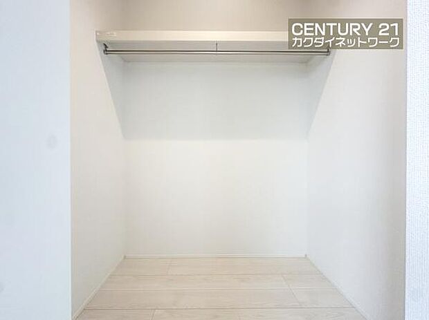 洋服や本を収納できるので、お部屋をすっきり広々と使うことができます。