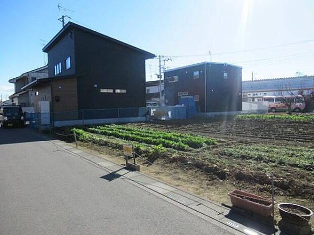 北西側より撮影。